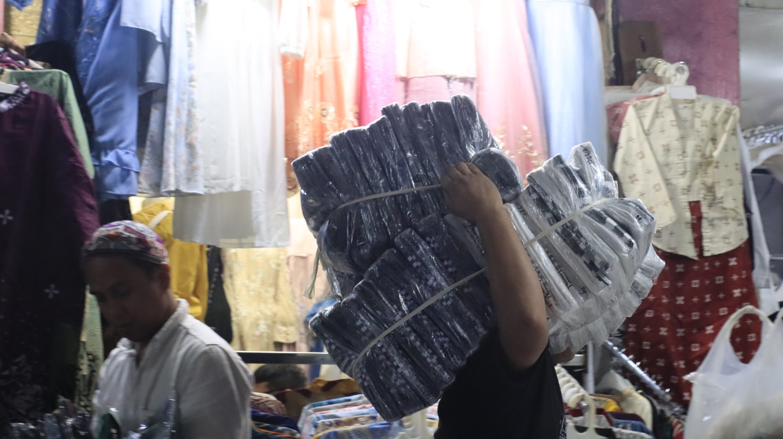 Ketika Fashion Menjadi Beban Finansial Anak Muda di Era Digital 