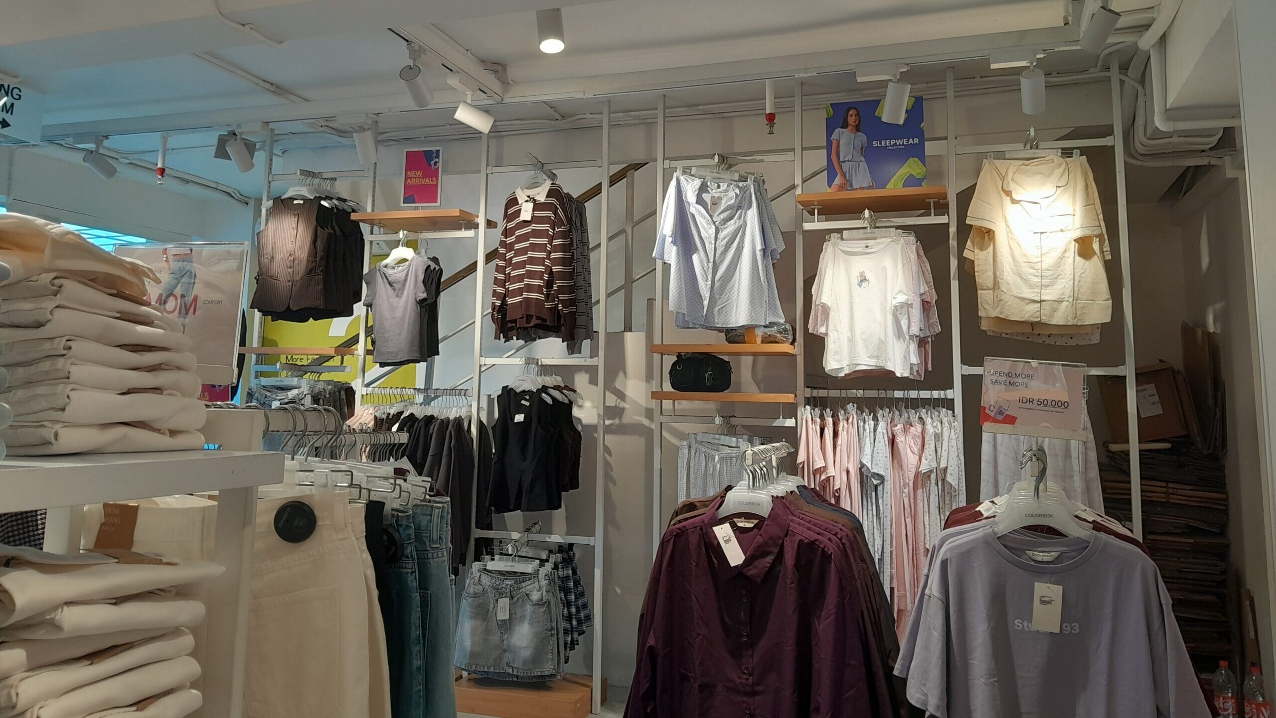 Murah Tapi Boros: Jebakan Fast Fashion di Kalangan Mahasiswa