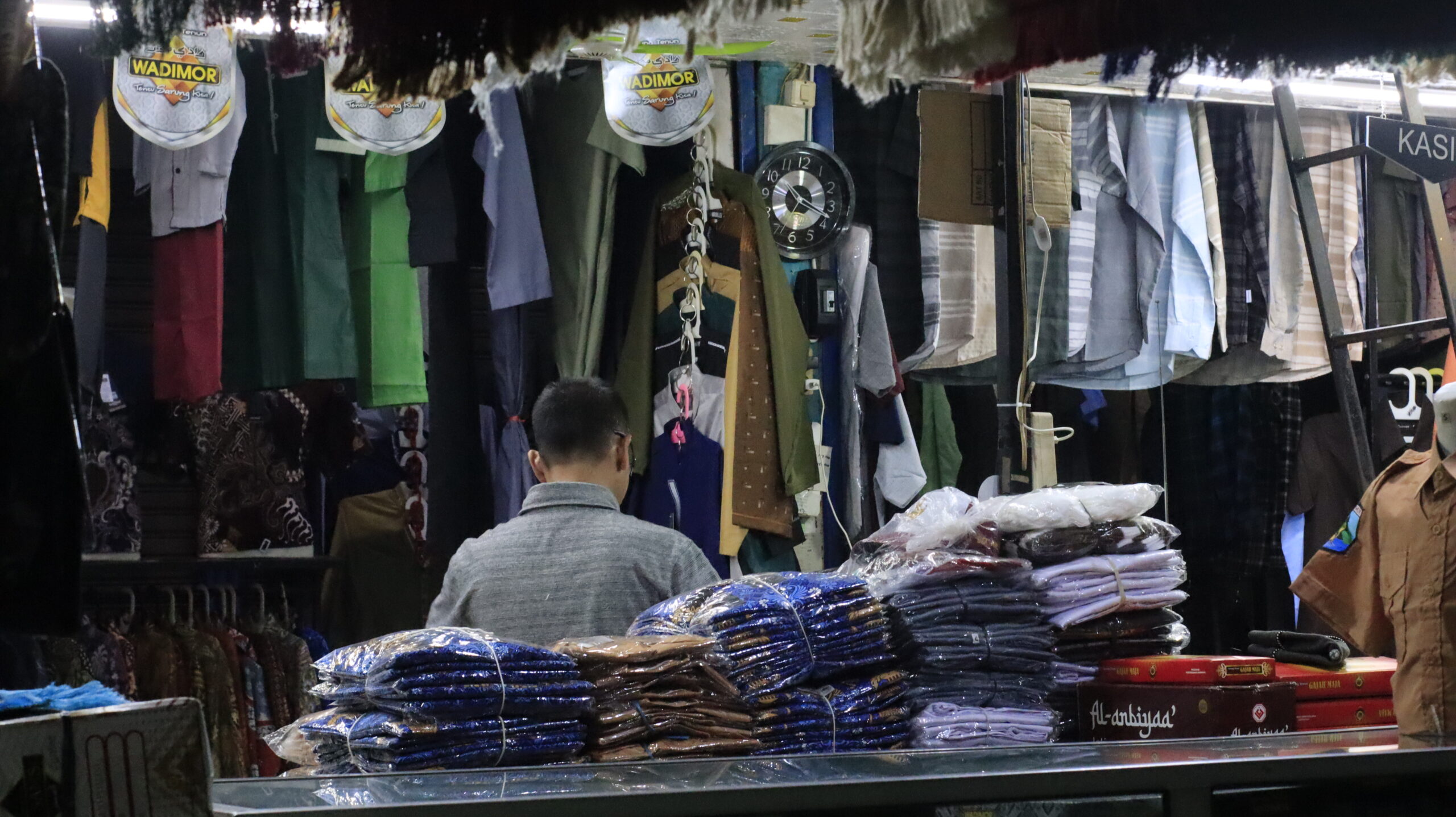 Tekanan yang Tidak Terlihat di Balik Pilihan Berpakaian