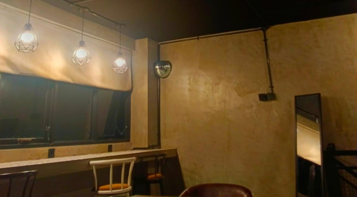 Fenomena ‘Kalcer’ di Coffeeshop: Diskusi atau Ajang Gengsi?